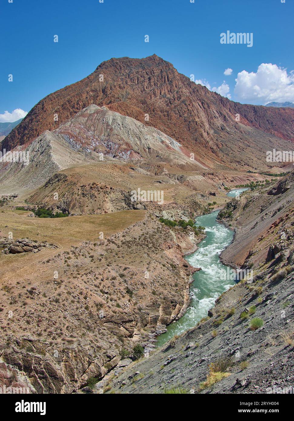 Nouvelle route Nord-Sud, canyon de la rivière Kekemeren, Kirghizistan. Banque D'Images
