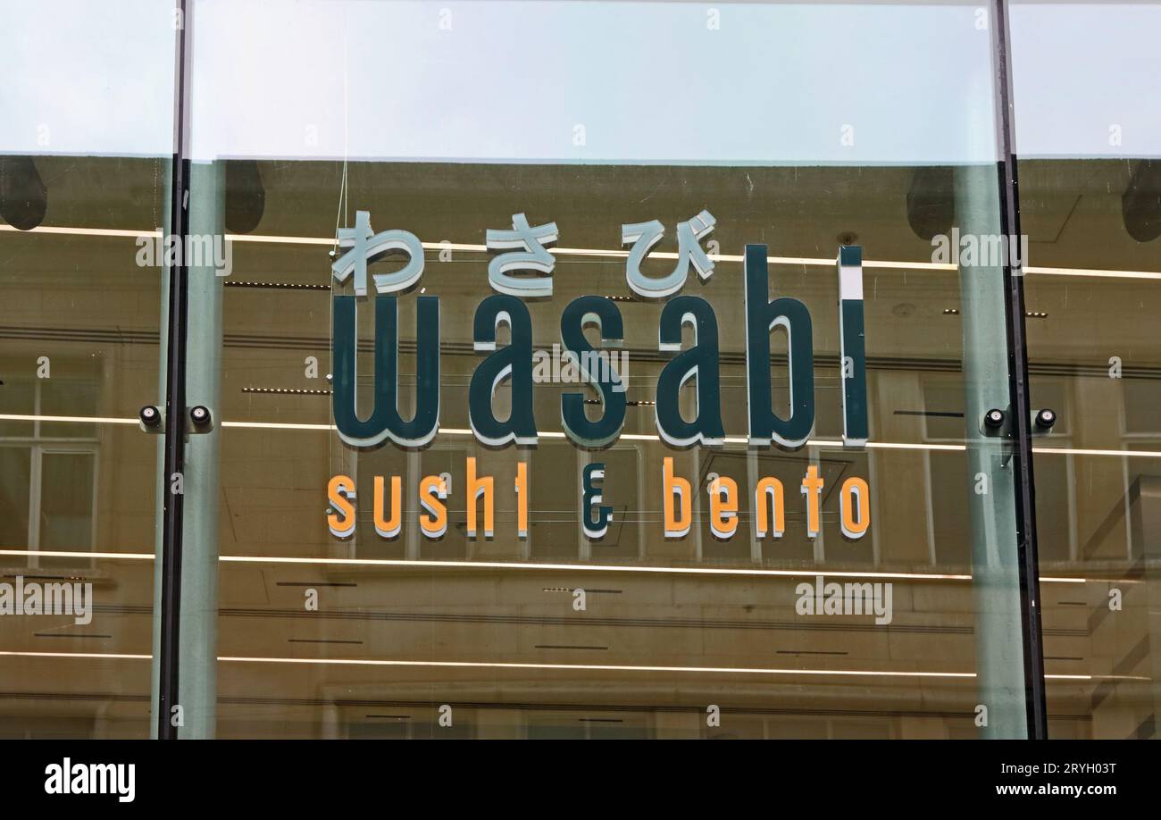 Panneau Wasabi sur la vitrine du restaurant, Leeds Banque D'Images