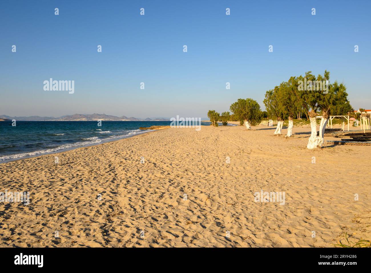 Longue plage de sable à Marmari sur l'île de Kos. Grèce Banque D'Images