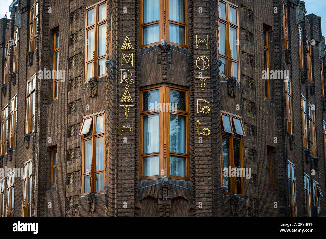 Amsterdam, pays-Bas, 01.10.2023, extérieur du Grand Hotel Amrath dans le bâtiment historique du Scheepvaarthuis, site du patrimoine néerlandais et exa Banque D'Images