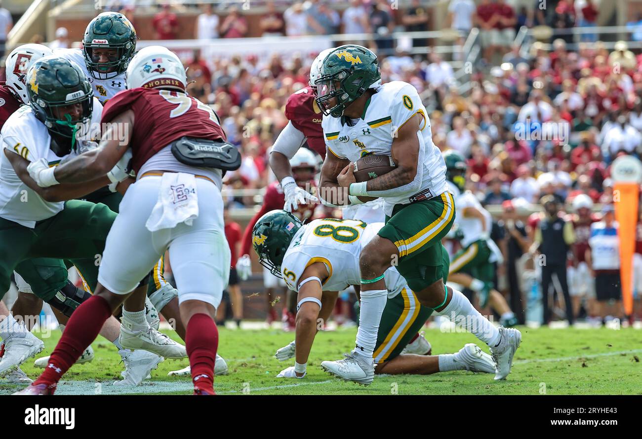 30 septembre 2023 : William & Mary University Soph Martin Lucas (0) court le ballon contre Elon University. Match de football NCAA entre l'Université William Mary et l'Université Elon, au Rhodes Stadium, Elon, Caroline du Nord. David Beach/CSM (image de crédit : © David Beach/Cal Sport Media) Banque D'Images
