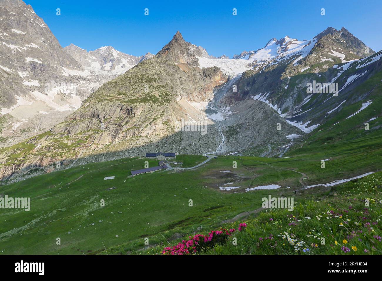 Groupe de montagne Monte Bianco. Glacier pré de Bar, Mont Dolent. Val Ferret. Alpes. Europe. Banque D'Images