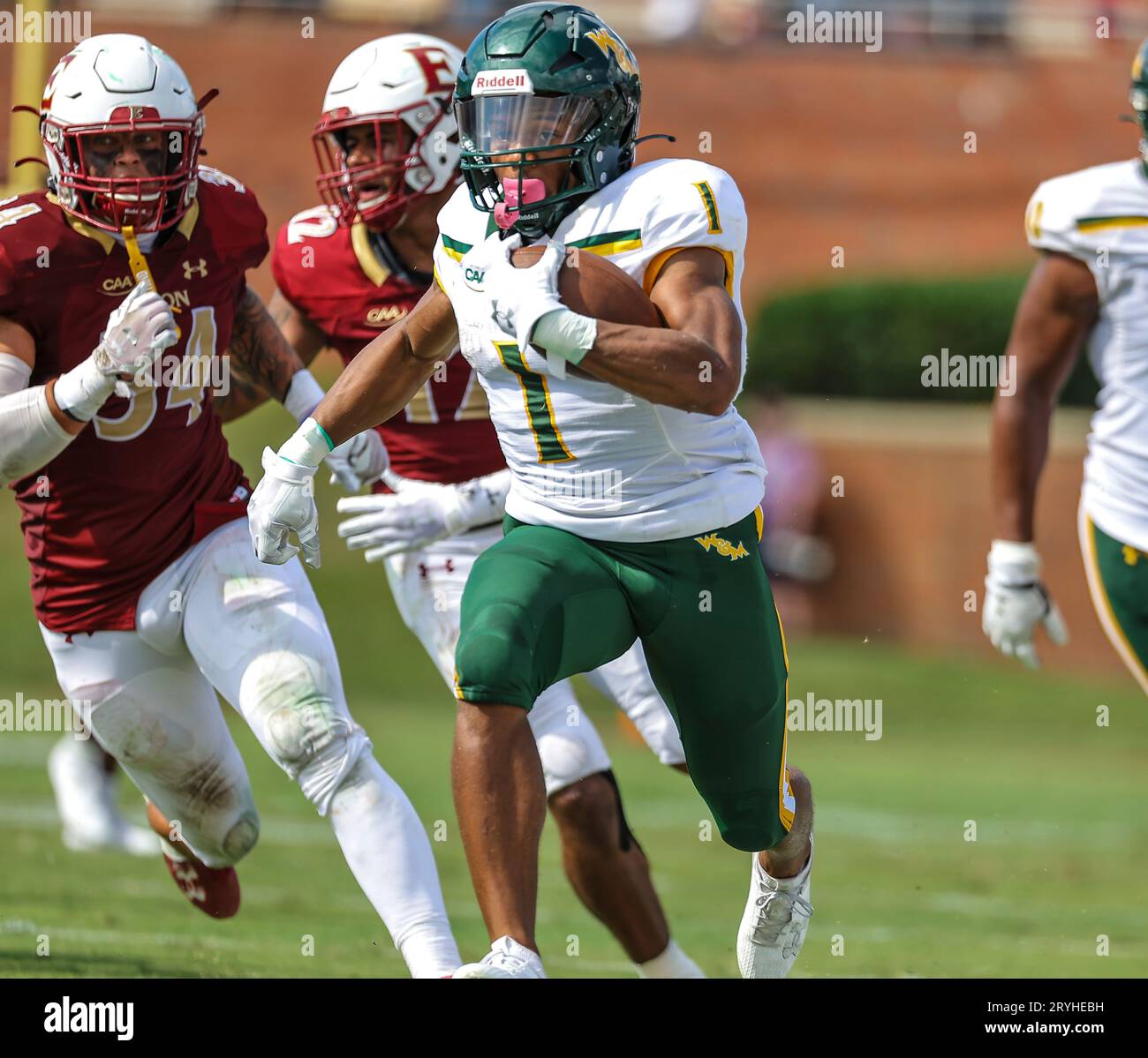 30 septembre 2023 : Malachi Imoh (1), junior de William & Mary University, court le ballon contre Elon University. Match de football NCAA entre l'Université William Mary et l'Université Elon, au Rhodes Stadium, Elon, Caroline du Nord. David Beach/CSM Banque D'Images