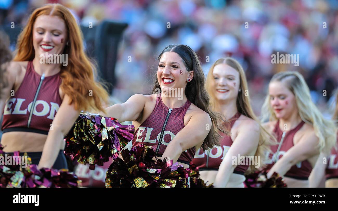 30 septembre 2023 : Elon Cheerleaders. Match de football NCAA entre l'Université William Mary et l'Université Elon, au Rhodes Stadium, Elon, Caroline du Nord. David Beach/CSM Banque D'Images