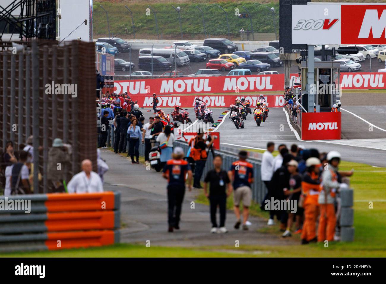 1 octobre 2023 ; Mobility Resort Motegi, Motegi, préfecture de Tochigi, Japon; 2023 MotoGP japonais, jour de la course : les coureurs passent à des vélos météo mouillés crédit : action plus Sports Images/Alamy Live News Banque D'Images