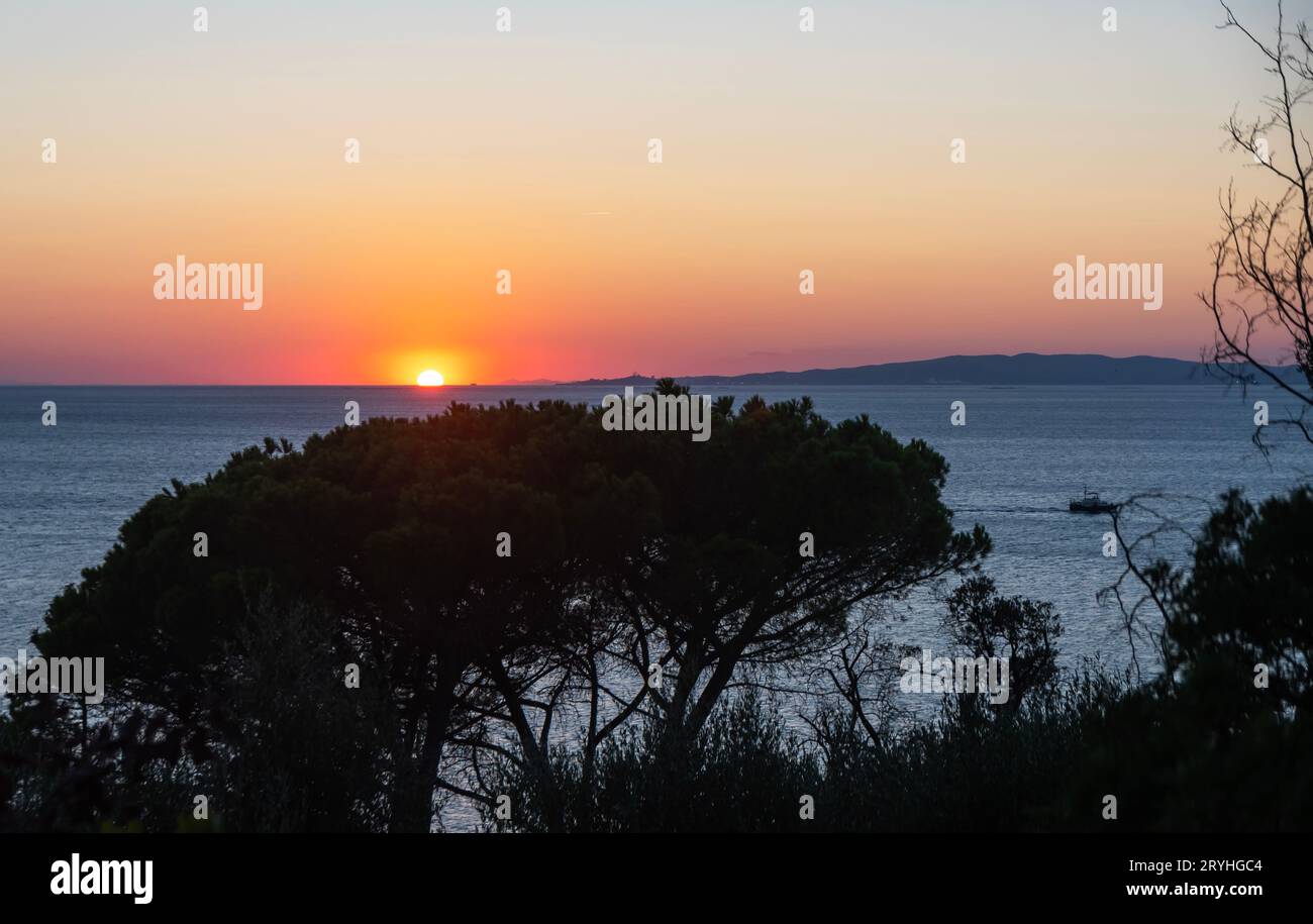 Coucher de soleil Golfe de Follonica. Maremma, Italie. Banque D'Images