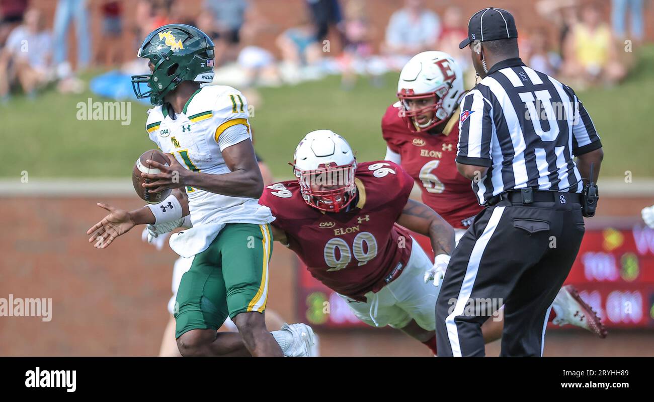 30 septembre 2023 : Josh Johnson (99), junior de l'Université Elon, tente d'affronter Darius Wilson (11), junior de l'Université William & Mary, match de football entre l'Université William Mary et l'Université Elon, au Rhodes Stadium, Elon, Caroline du Nord. David Beach/CSM Banque D'Images