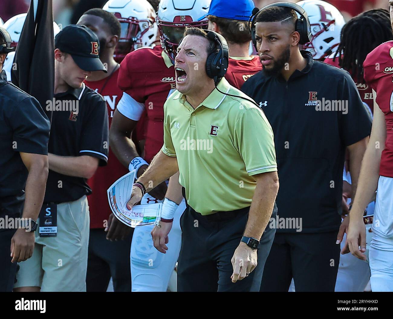 30 septembre 2023 : Tony Trisciani est l'entraîneur de football de l'Université Elon. Match de football NCAA entre l'Université William Mary et l'Université Elon, au Rhodes Stadium, Elon, Caroline du Nord. David Beach/CSM Banque D'Images