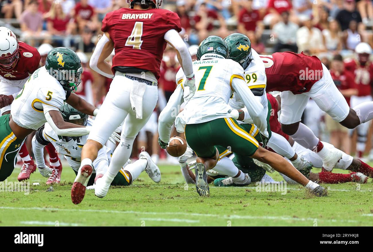 30 septembre 2023 : match de football de la NCAA entre l'Université William Mary et l'Université Elon, au Rhodes Stadium, Elon, Caroline du Nord. David Beach/CSM Banque D'Images