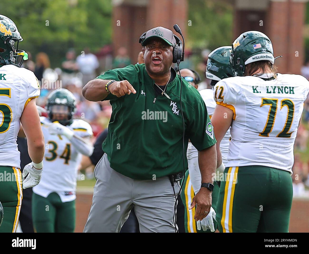 30 septembre 2023 : Mike London entraîneur de football de William et Mary. Match de football NCAA entre l'Université William Mary et l'Université Elon, au Rhodes Stadium, Elon, Caroline du Nord. David Beach/CSM Banque D'Images