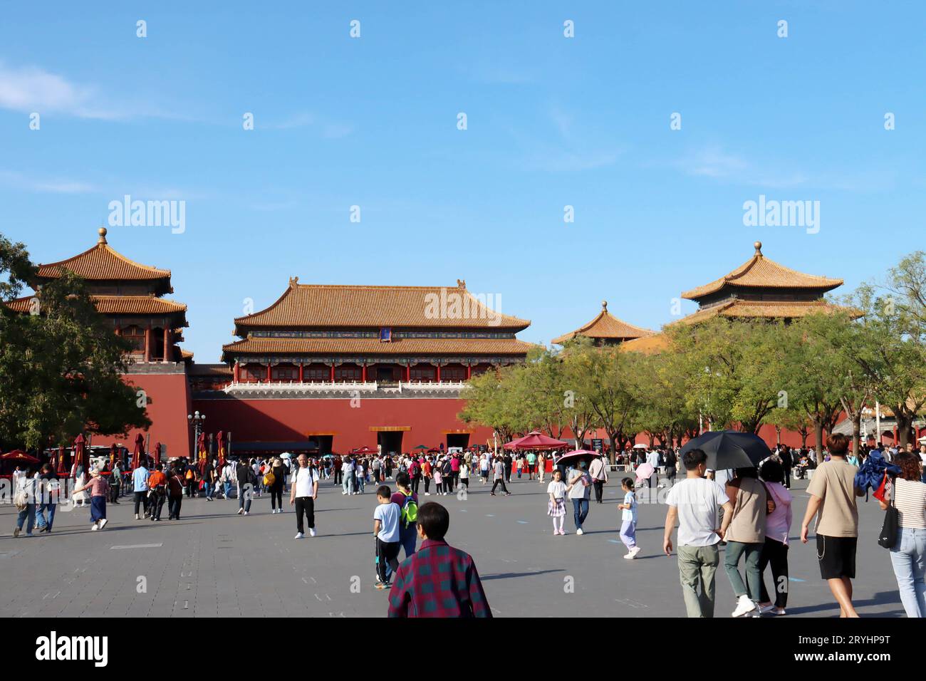 PÉKIN, CHINE - 1 OCTOBRE 2023 - les touristes visitent la Cité interdite à Pékin, Chine, le 1er octobre 2023. Banque D'Images
