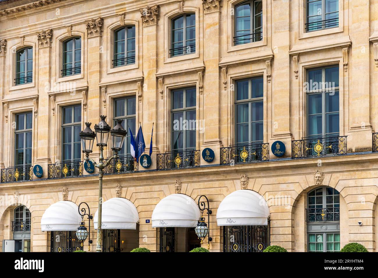 Hôtel Ritz, un élégant bâtiment sur la place Vendôme, place dans le 1e arrondissement de Paris, France Banque D'Images