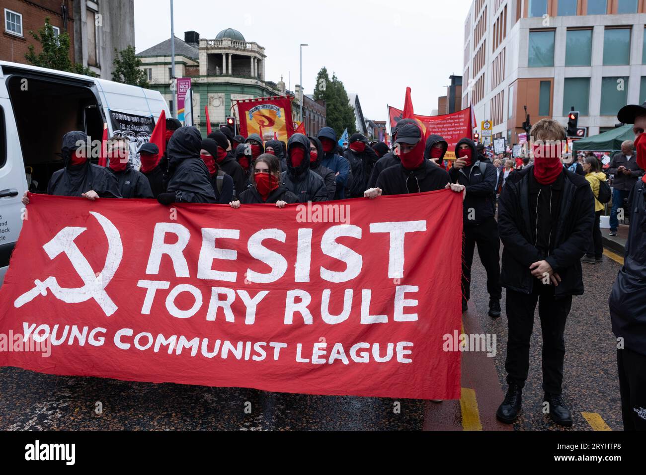 Manchester, Royaume-Uni. 1 octobre 2023. Le grand public et les membres de l'Union défilent devant la conférence du Parti conservateur pour protester contre les réductions d'allocations, la crise des migrants et l'annulation de HS2 à Manchester et Leeds. Credit Mark Lear / Alamy Live News Banque D'Images