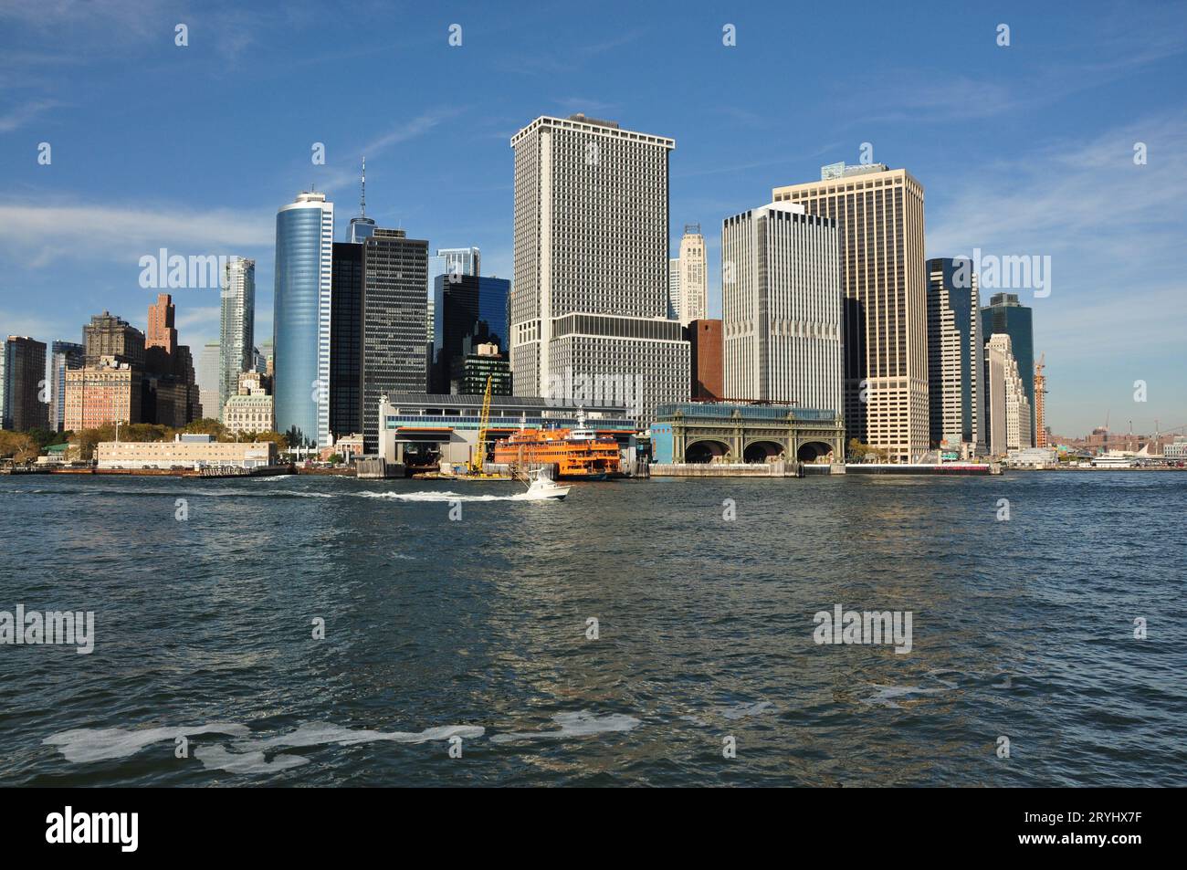 Bâtiments entourant le fleuve hudson à Manhattan, New York Banque D'Images
