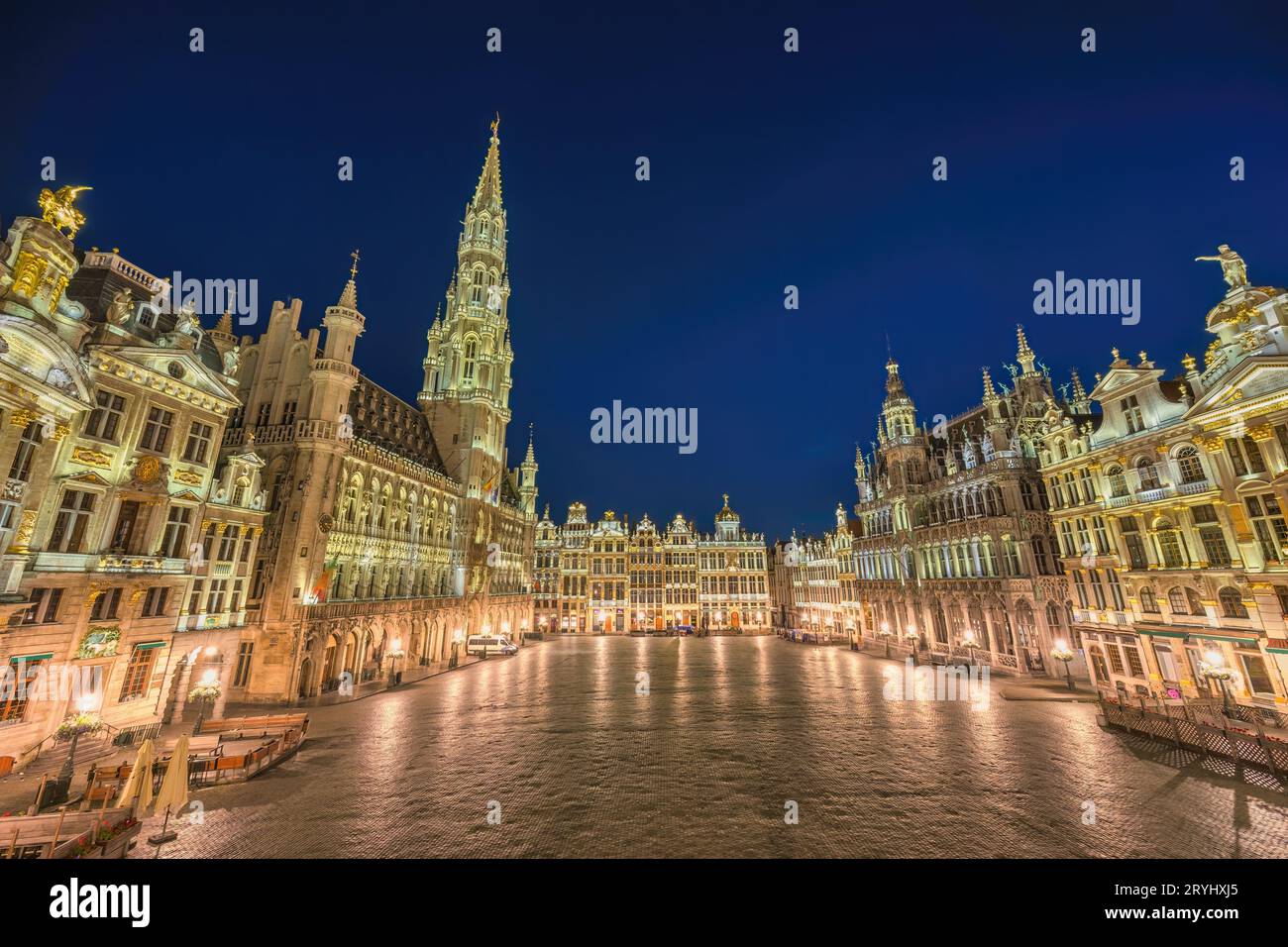 Bruxelles Belgique, nuit des gratte-ciel de la ville sur la place de la Grand-place Banque D'Images