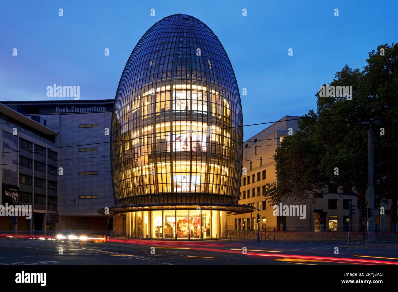 Peek Cloppenburg, magasin de vêtements sur Schildergasse dans la soirée, Cologne, Allemagne, Europe Banque D'Images