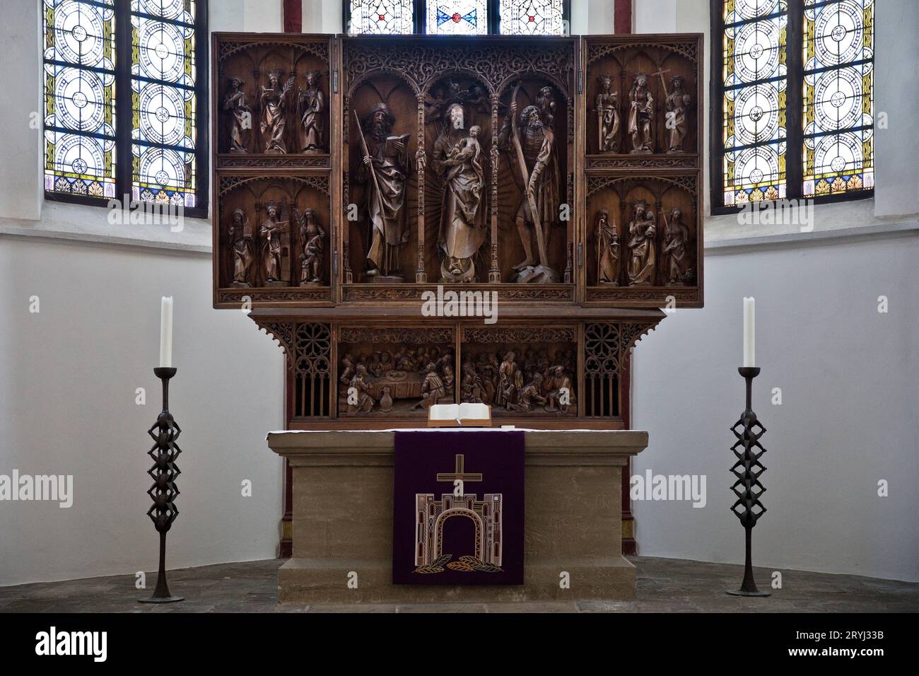 Aile sculptée autel dans le Jakobuskirche évangélique, Breckerfeld, Allemagne, Europe Banque D'Images