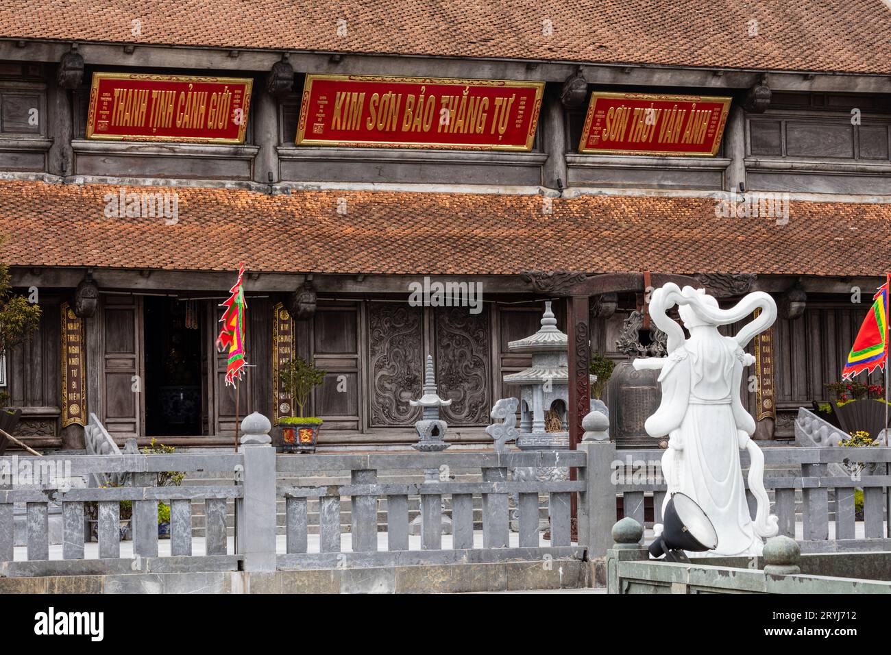 Temple au Fansipan au Vietnam Banque D'Images