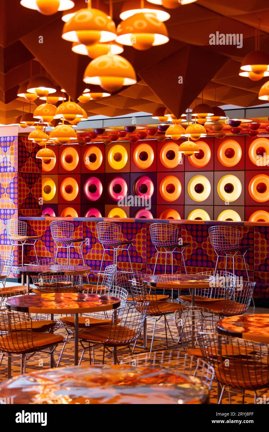 Spiegel Canteen par Verner Panton design moderniste emblématique Banque D'Images