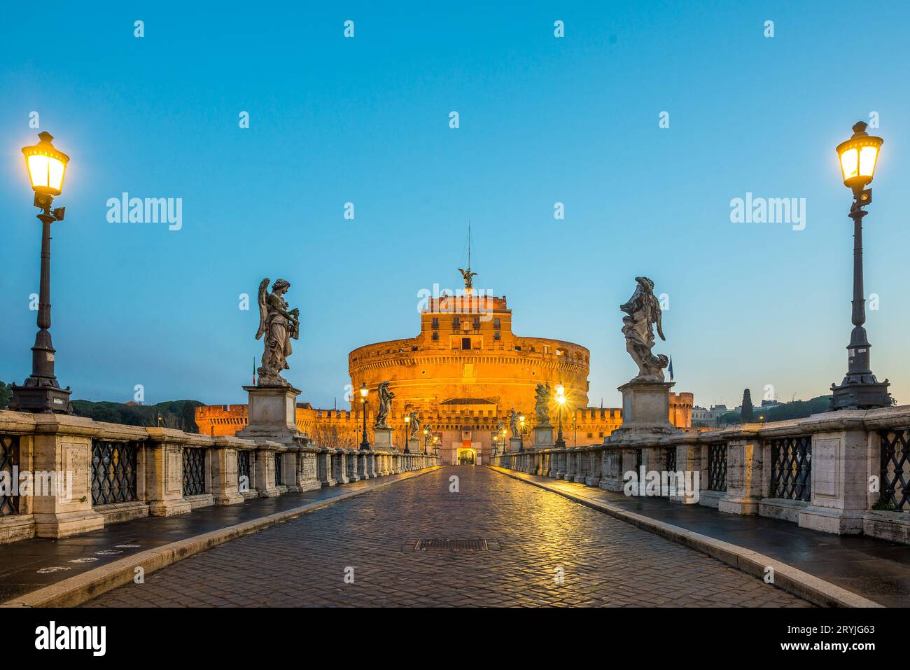 Angel Château avec pont à Rome, Italie Banque D'Images