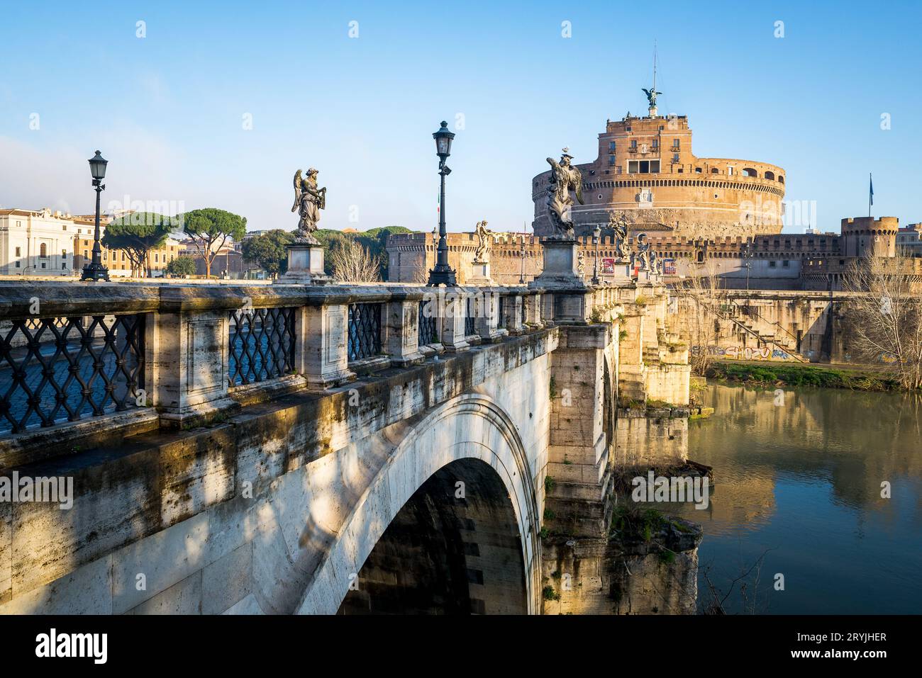 Château Saint Angel et pont sur le Tibre à Rome Banque D'Images