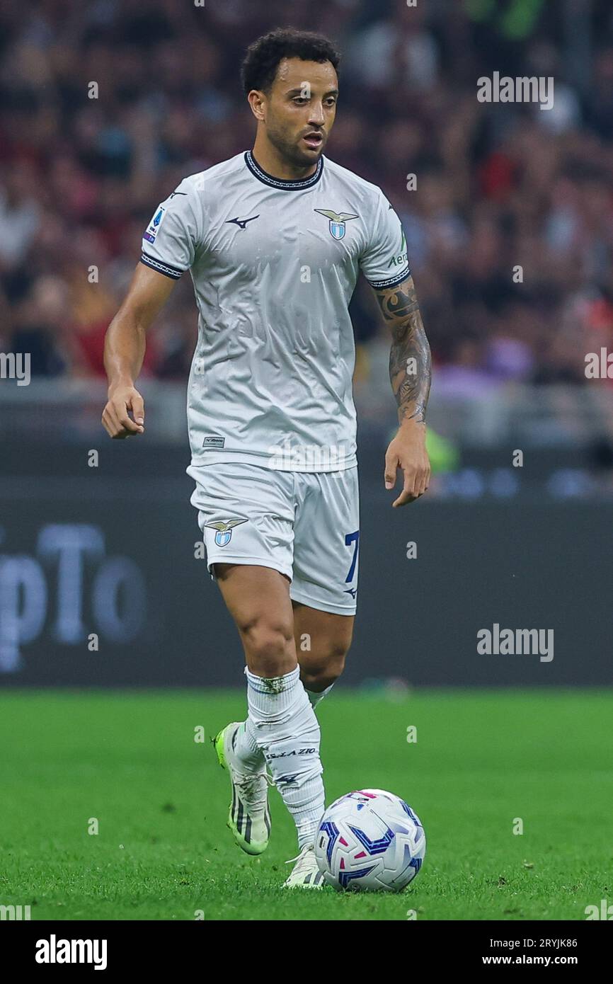 Felipe Anderson du SS Lazio vu en action lors du match de football Serie A 2023/24 entre l'AC Milan et le SS Lazio au stade San Siro de Milan. SCORE FINAL : Milan 2 | 0 Latium Banque D'Images