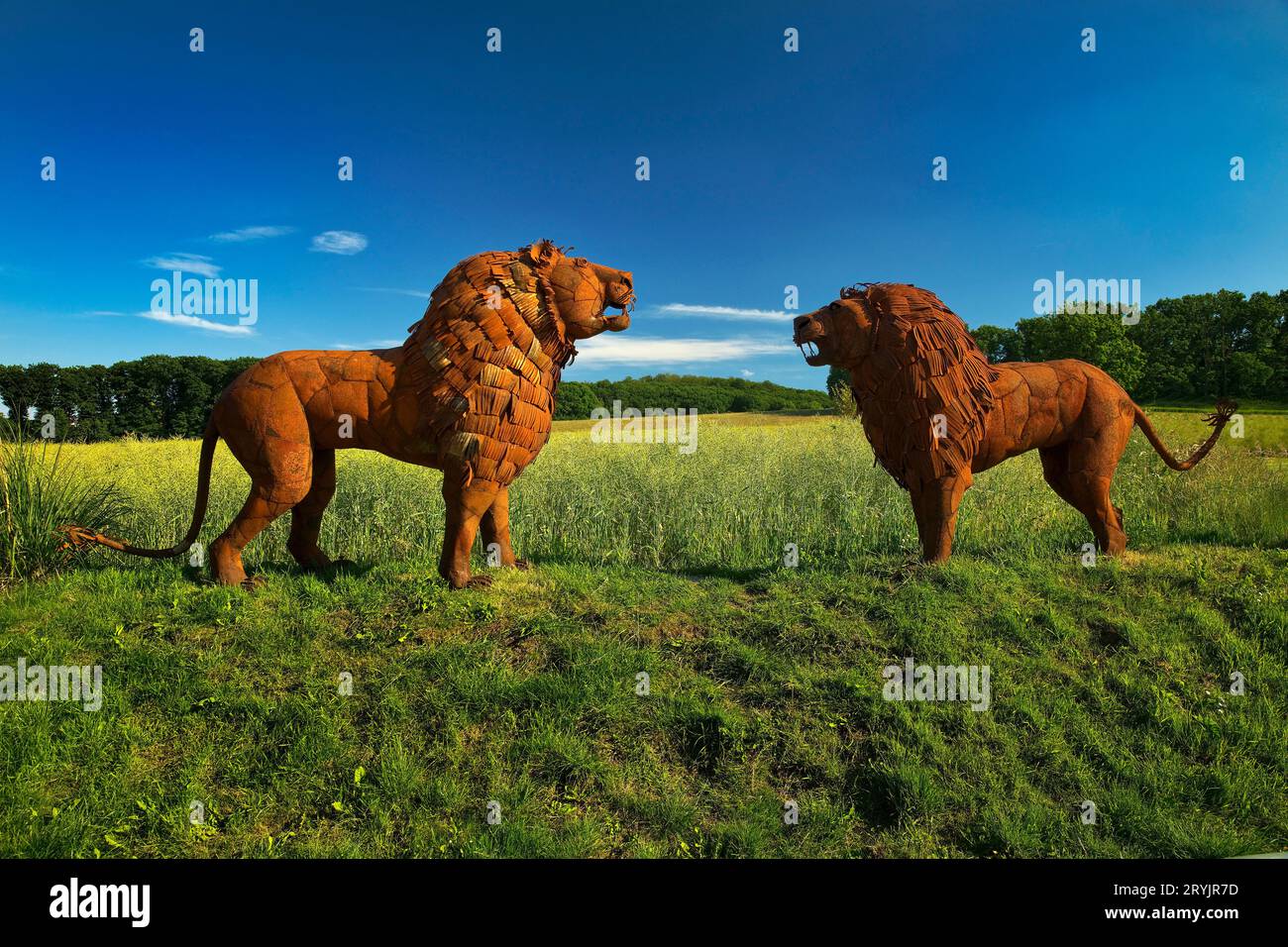 Paysage à Muttental avec sculptures métalliques d'animaux exposées, Shona-Art, Witten, Allemagne Banque D'Images