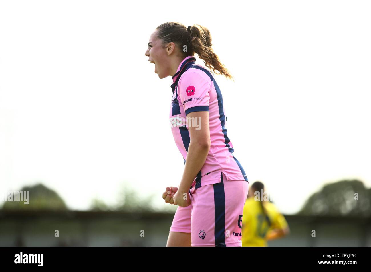 Londres, Royaume-Uni. 01 octobre 2023. Londres, Angleterre, le 1 octobre 2023 : Summer Roberts (9 Dulwich Hamlet) célèbre les scores lors de la FA Cup Femme : match de qualification au 2e tour entre Barking et Dulwich Hamlet au Barking football Club à Londres, Angleterre. (Liam Asman/SPP) crédit : SPP Sport Press photo. /Alamy Live News Banque D'Images