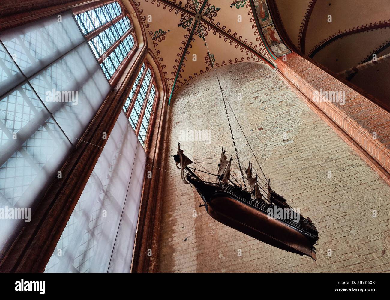 Navire dans le Nikolai kirche, église des marins et des pêcheurs, Wismar, Allemagne, Europe Banque D'Images