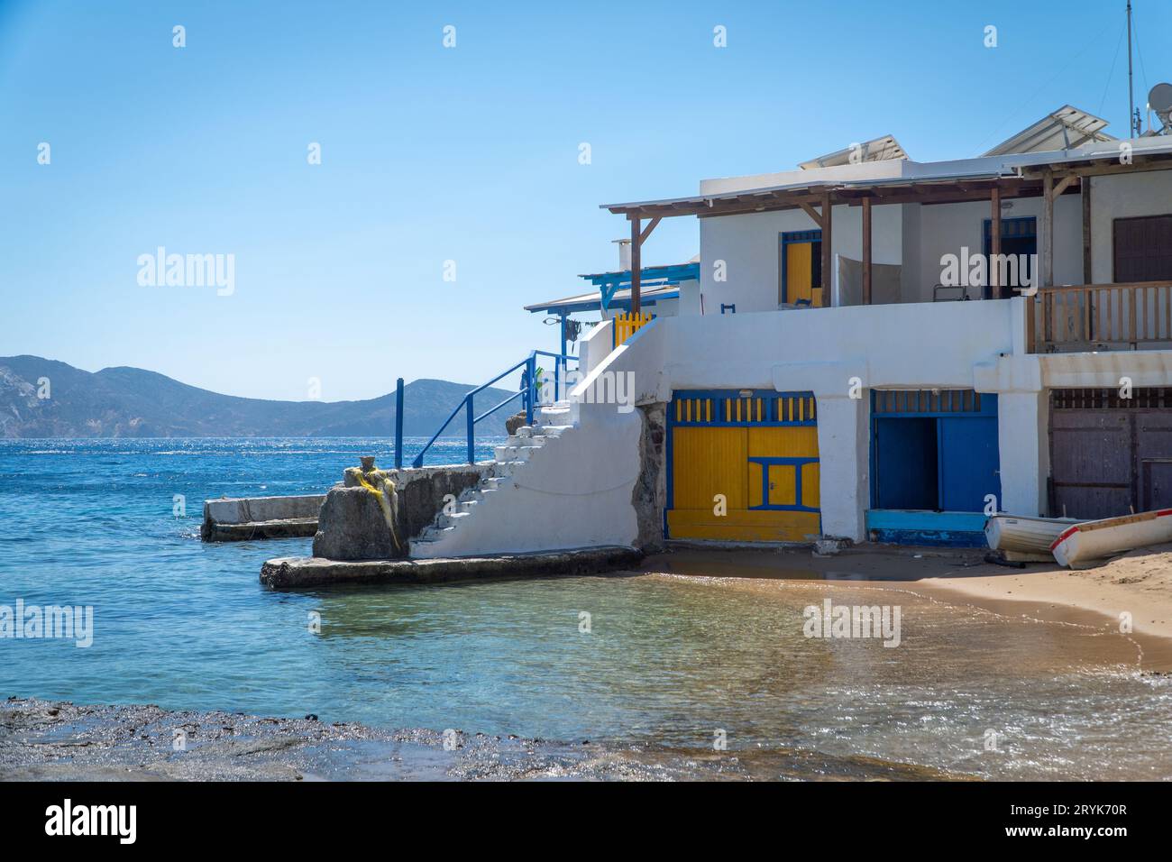 Petit village de pêcheurs à Milos, Grèce Banque D'Images