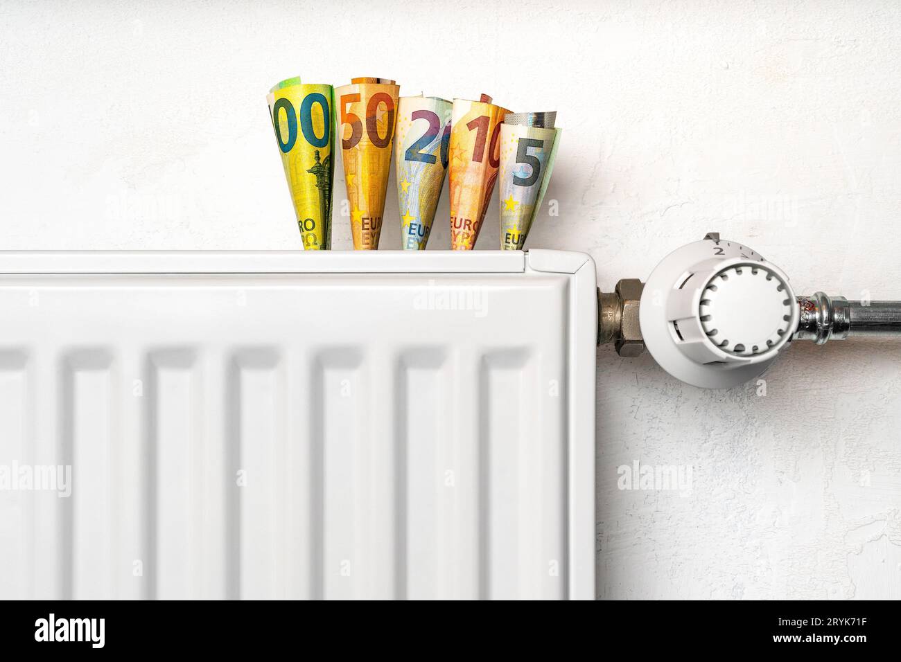 Euro argent sur un radiateur de chauffage domestique Banque D'Images