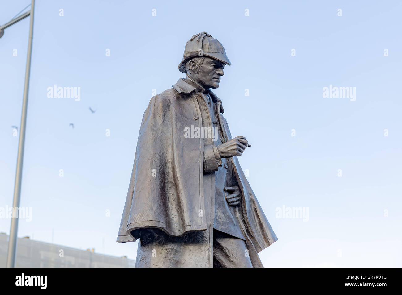 Die neu renovierte Statue von Sherlock Holmes wurde auf dem neu erbauten Picardie place à Édimbourg am 13. Septembre 2023 enthüllt. Die Bronzeskulptur wurde zu Ehren seines Schöpfers Sir Arthur Conan Doyle erbaut, der in der Nähe geboren wurde. 29.09.2023 Edimbourg Schottland Großbritannien *** la statue nouvellement rénovée de Sherlock Holmes a été dévoilée sur la place Picardie nouvellement construite à Edimbourg le 13 septembre 2023 la sculpture en bronze a été construite en l'honneur de son créateur Sir Arthur Conan Doyle, qui est né près de 29 09 2023 Édimbourg Écosse Royaume-Uni crédit : Imago/Alamy Live News Banque D'Images