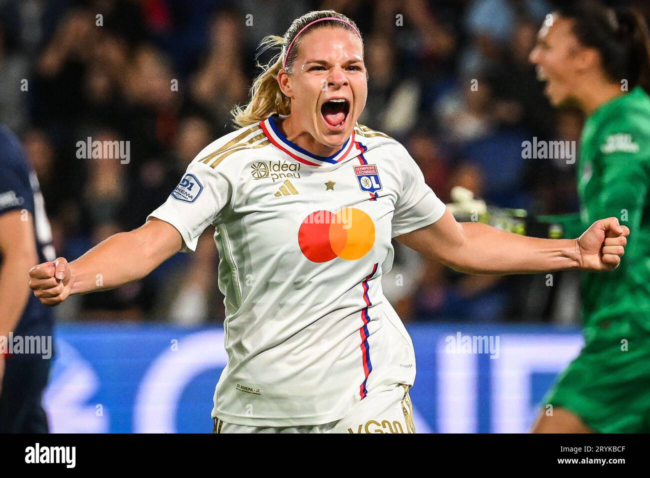 Paris, France, France. 1 octobre 2023. Eugénie LE SOMMER de Lyon célèbre son but lors du match D1 Arkema entre le Paris Saint-Germain (PSG) et l’Olympique Lyonnais (OL) au Parc des Princes Stadium le 01 octobre 2023 à Paris, France. (Image de crédit : © Matthieu Mirville/ZUMA Press Wire) USAGE ÉDITORIAL SEULEMENT! Non destiné à UN USAGE commercial ! Banque D'Images