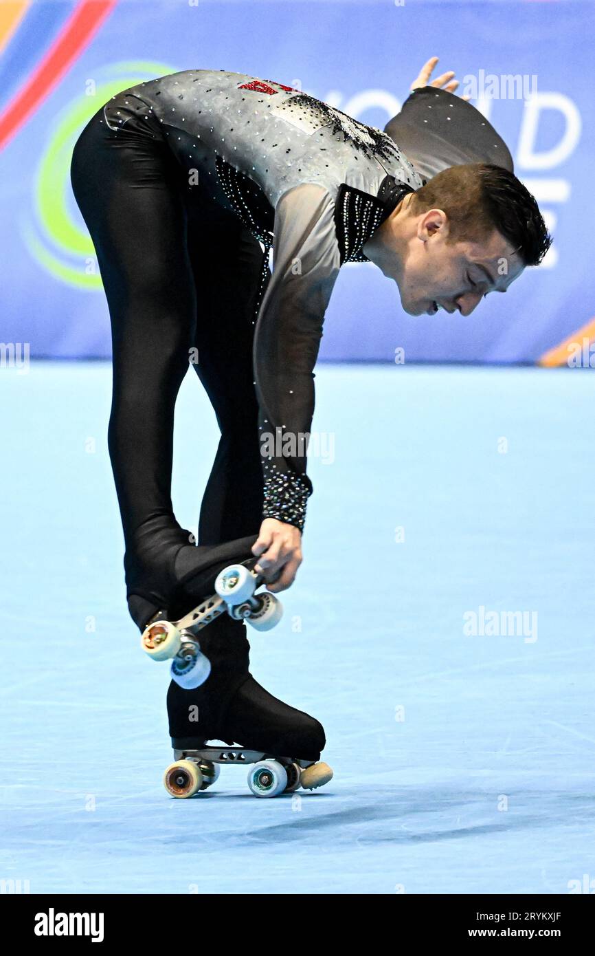 Kilian GOMIS (ESP), lors du Senior Men, long Program, aux Championnats du monde de patinage artistique Ibagu-Tolima 2023, au Parque Deportivo Municipal, le 28 septembre 2023 à Ibagu, Colombie. Crédit : Raniero Corbelletti/AFLO/Alamy Live News Banque D'Images