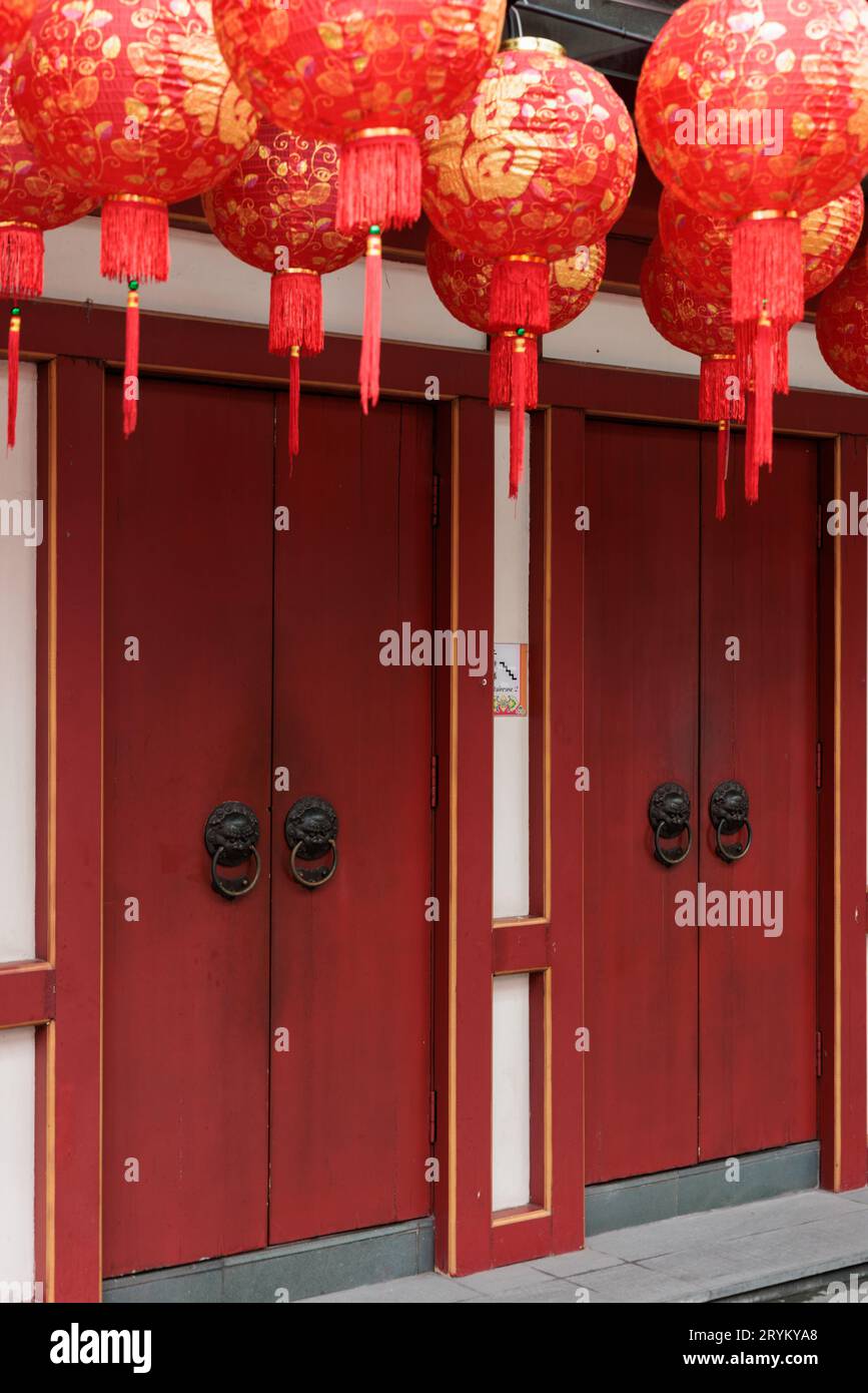 Nouvel an chinois 2023 la décoration de lapin à l'entrée du temple relique de Bouddha Toothe à Singapour Banque D'Images