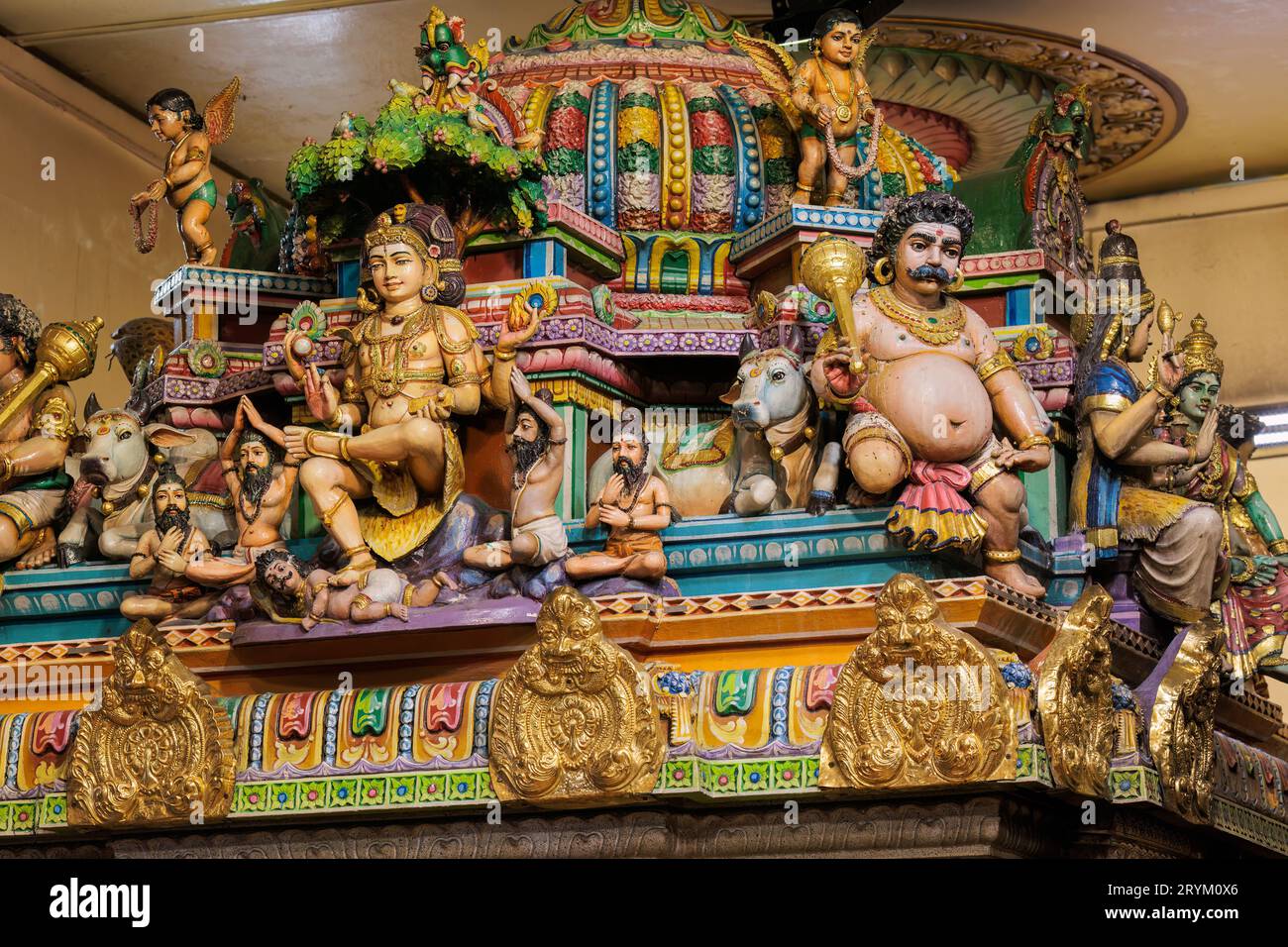 Sculpture colorée au temple Sri Thendayuthapani - Singapour Banque D'Images