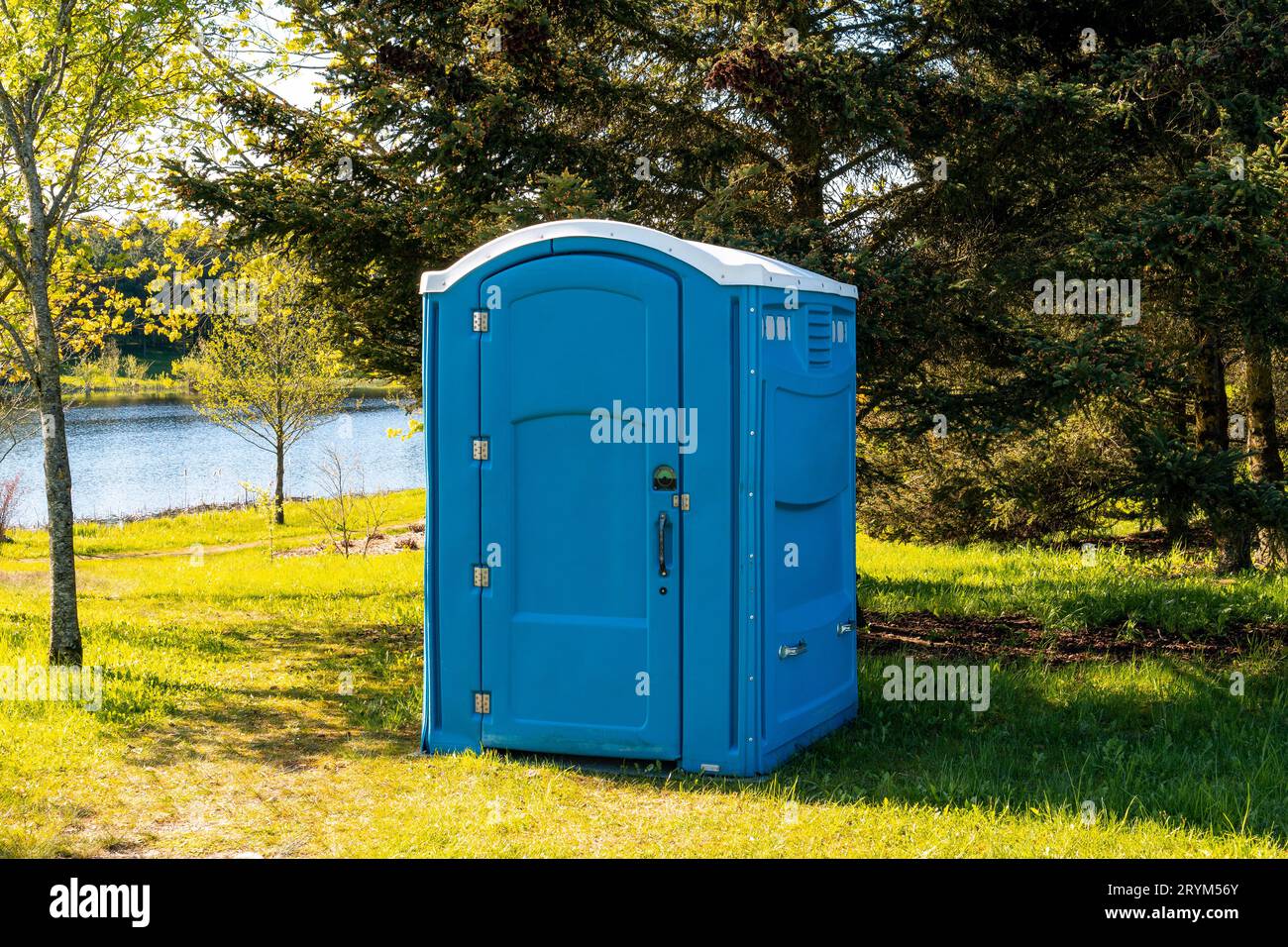 toilette temporaire en plastique portable bleu Banque D'Images