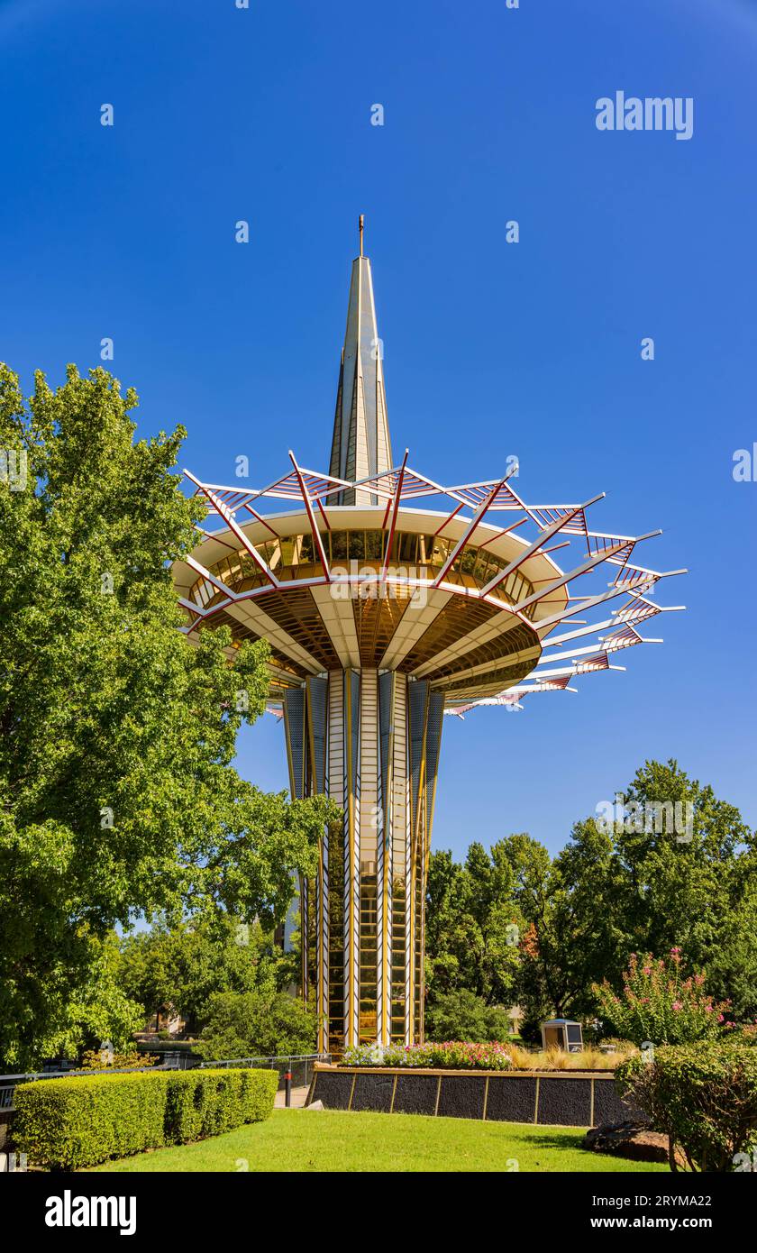 Vue ensoleillée de la Tour de prière de l'Université Oral Roberts à Oklahoma Banque D'Images