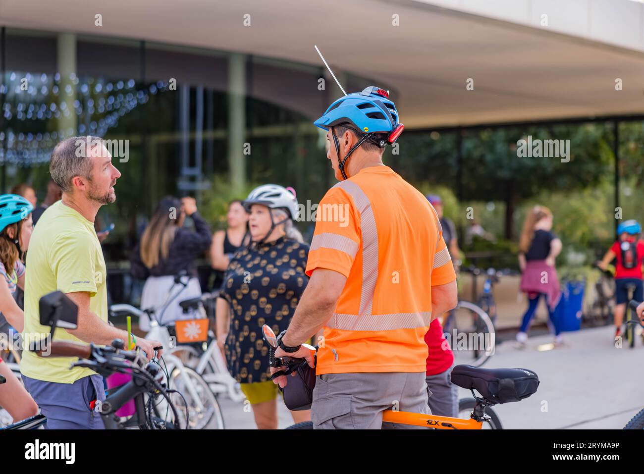 Oklahoma, septembre 29 2023 - beaucoup de gens se joignaient au Full Moon Bike Ride Banque D'Images
