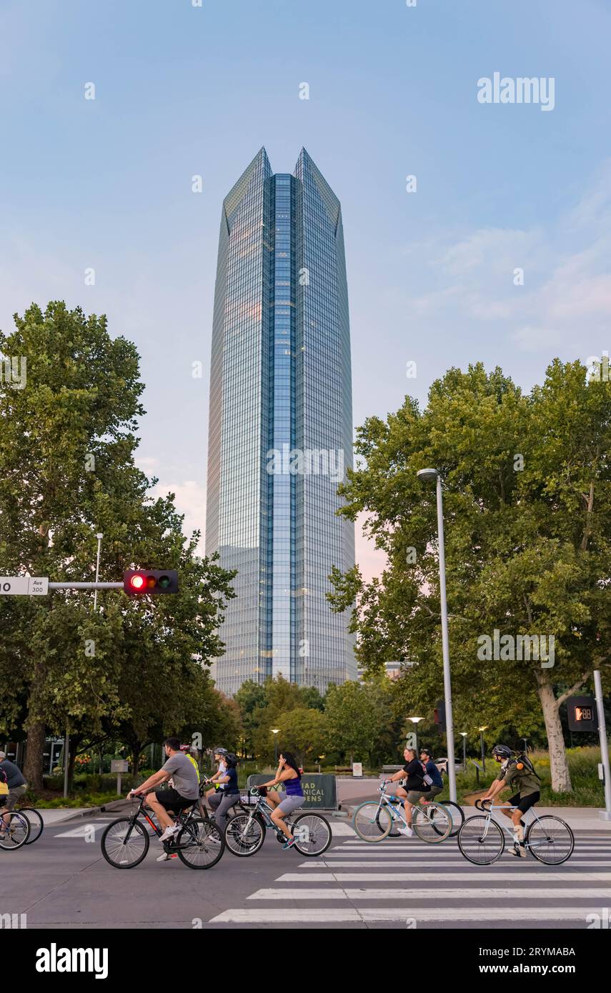 Oklahoma, septembre 29 2023 - beaucoup de gens se joignaient au Full Moon Bike Ride Banque D'Images