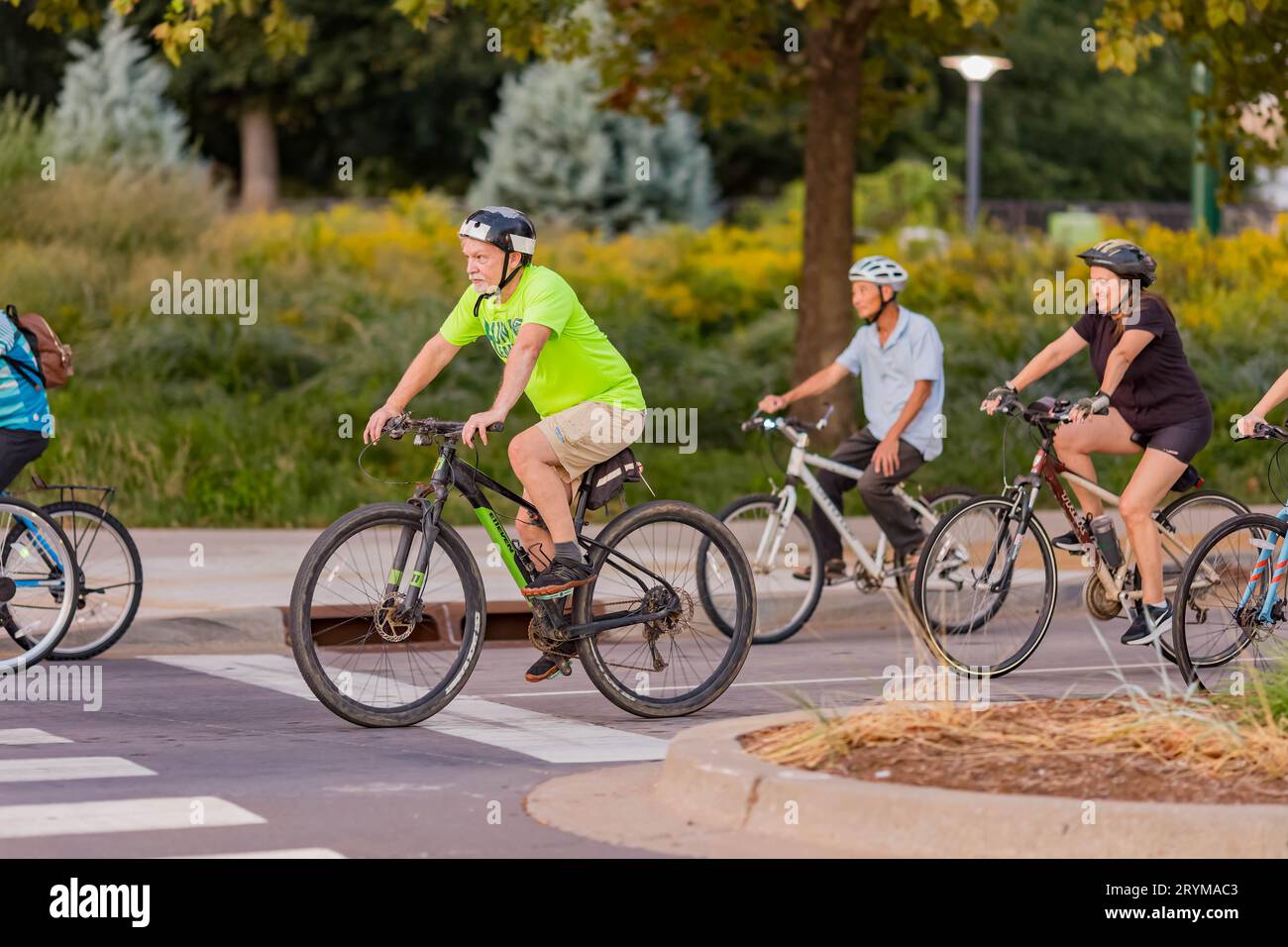 Oklahoma, septembre 29 2023 - beaucoup de gens se joignaient au Full Moon Bike Ride Banque D'Images