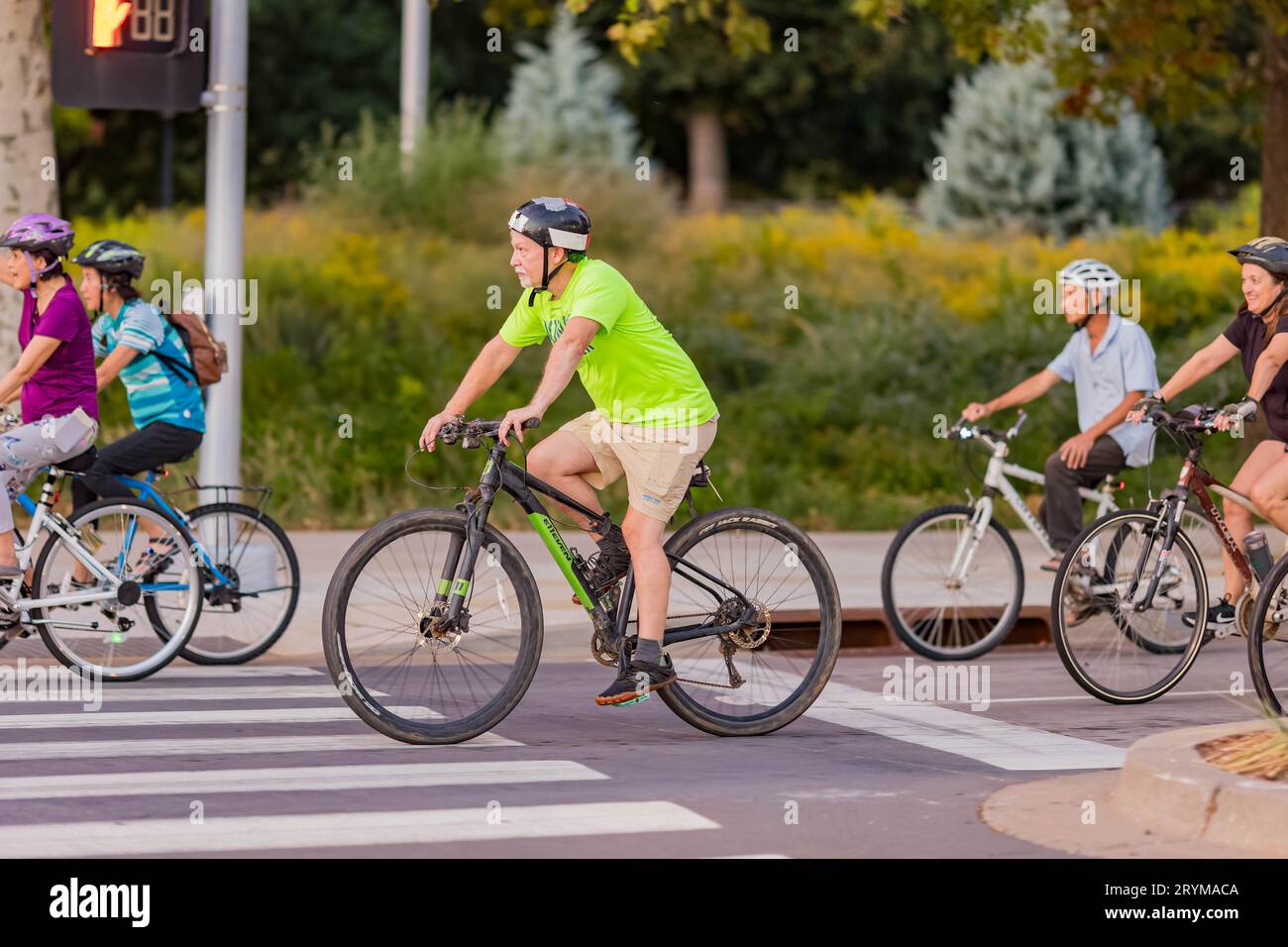 Oklahoma, septembre 29 2023 - beaucoup de gens se joignaient au Full Moon Bike Ride Banque D'Images