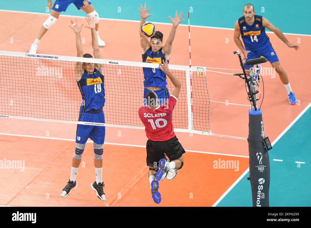 Roberto Russo, Alessandro Michieletto (Italie) ; Ryan Sclater (Canada). Championnat du monde de volleyball 2022. Ronde de 16. Banque D'Images