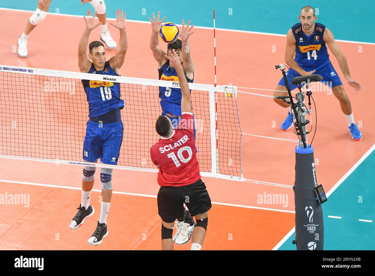 Roberto Russo, Alessandro Michieletto (Italie) ; Ryan Sclater (Canada). Championnat du monde de volleyball 2022. Ronde de 16. Banque D'Images