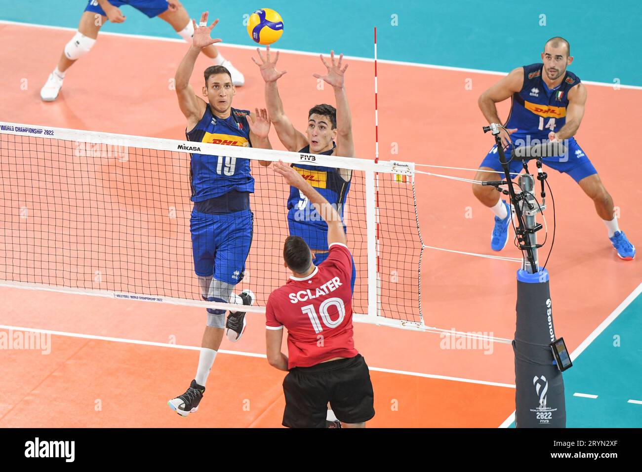 Roberto Russo, Alessandro Michieletto (Italie) ; Ryan Sclater (Canada). Championnat du monde de volleyball 2022. Ronde de 16. Banque D'Images