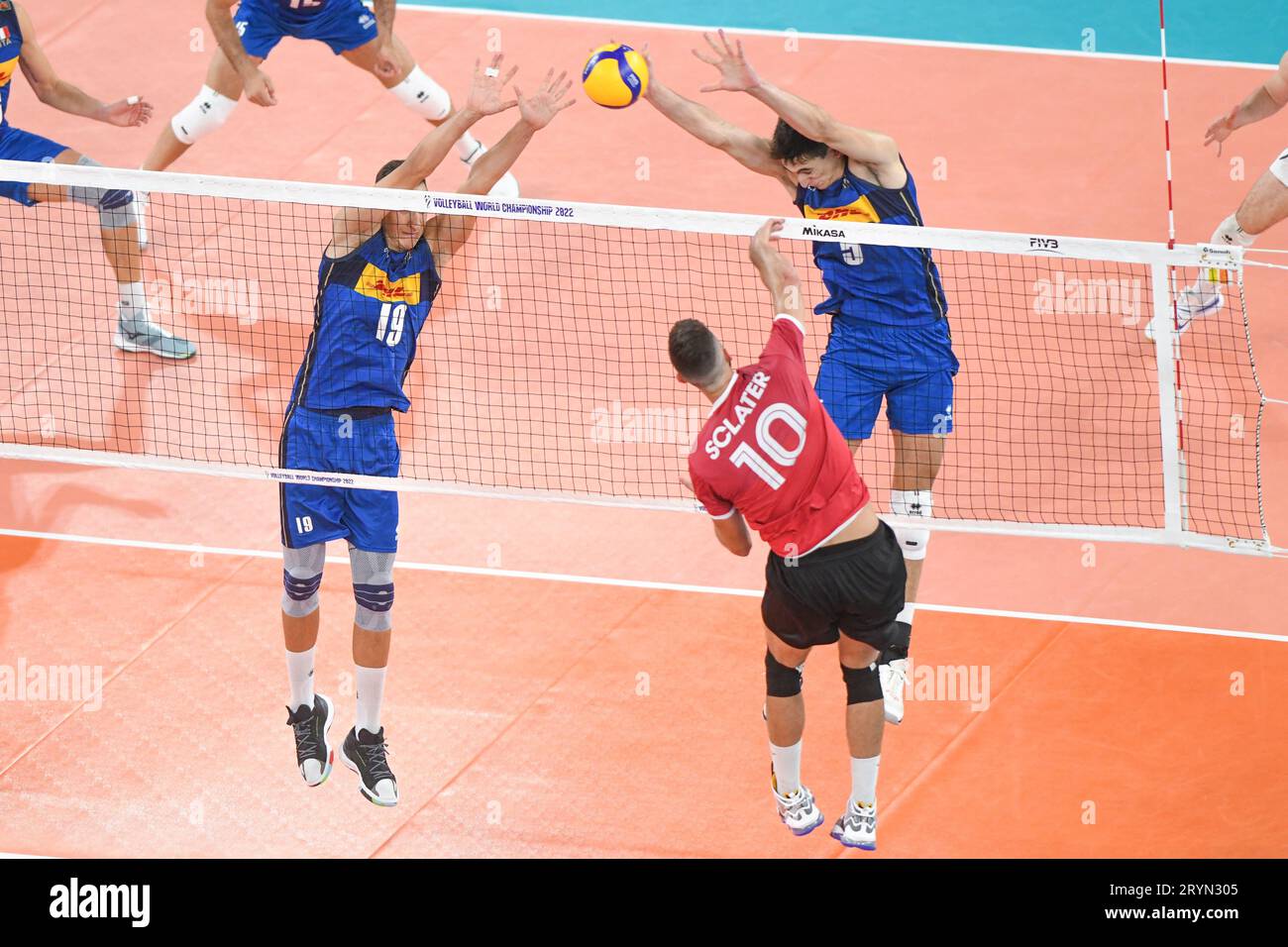 Roberto Russo, Alessandro Michieletto (Italie) ; Ryan Sclater (Canada). Championnat du monde de volleyball 2022. Ronde de 16. Banque D'Images