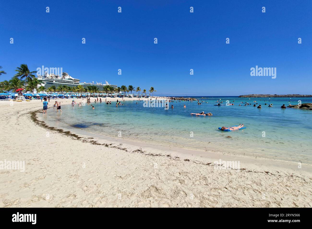 Plage sur l'île privée de Coco Cay aka Little Stirrup Cay, Bahamas Banque D'Images