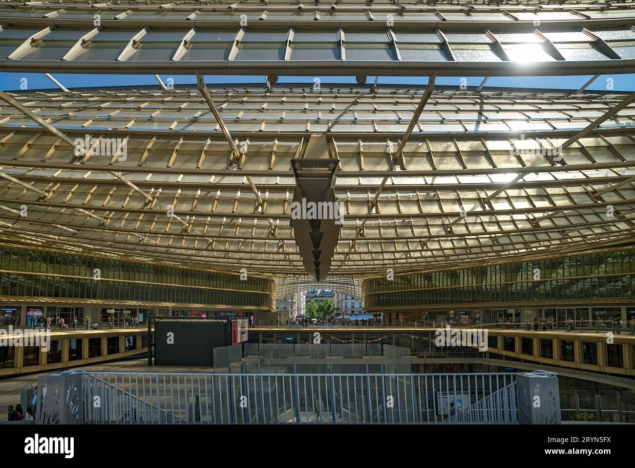 Architecture moderne de Westfield Forum des Halles, un centre commercial français, Paris, France Banque D'Images