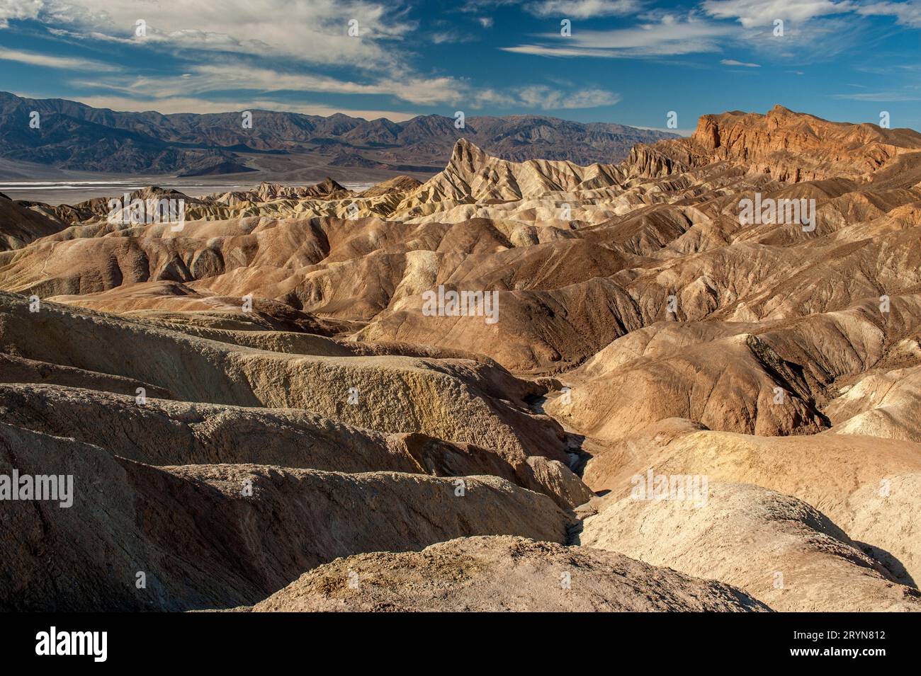 La vue emblématique de Zabriskie point de Death Valley, Californie Banque D'Images