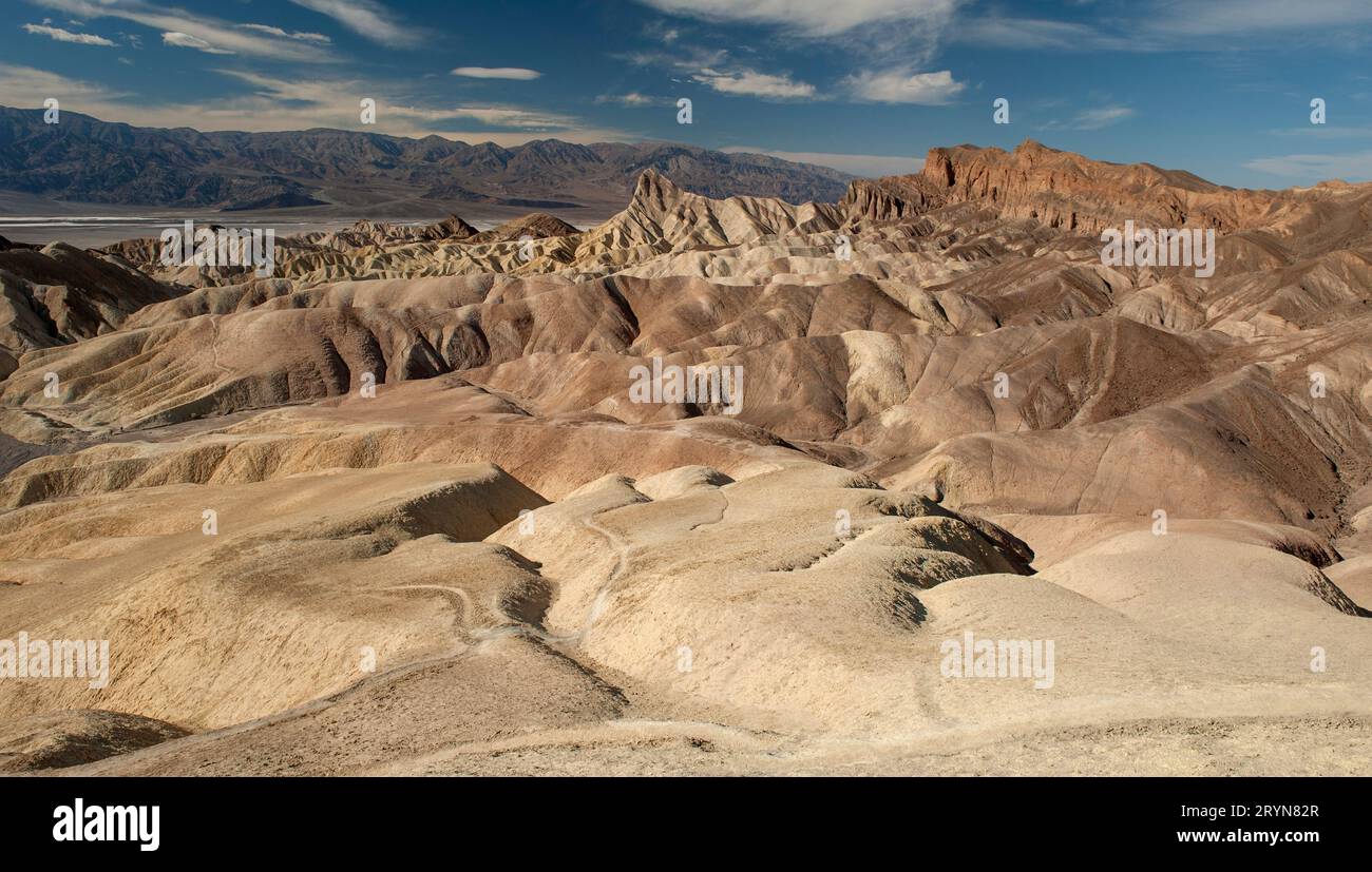 Manly Beacon et Red Cathedral vus de Zabriskie point dans le parc national de Death Valley, en Californie Banque D'Images